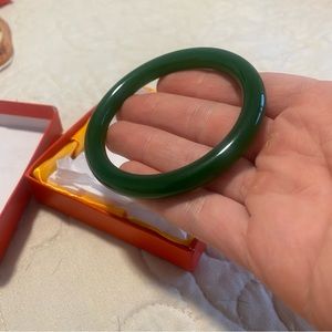 NATURAL JADE BANGLE